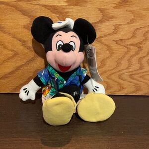 Original Disney NWT Tourist Mickey beanie plush